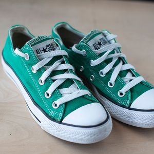 Green chuck Taylor converse women’s 5 size